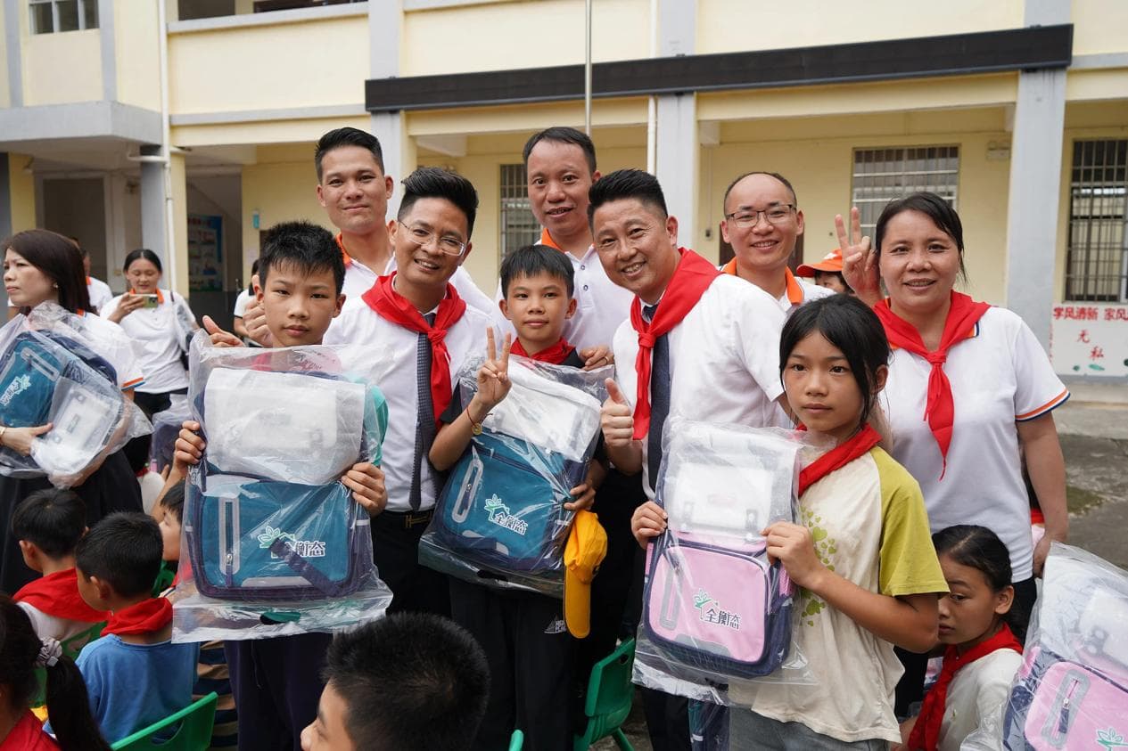 聚商会2013年：聚焦教育，情暖童心